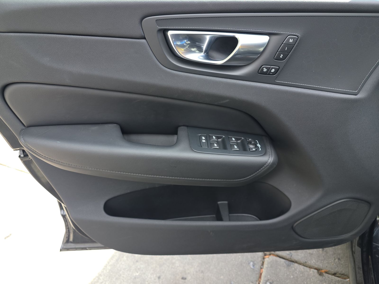 2025 Volvo XC60 B5 Plus AWD