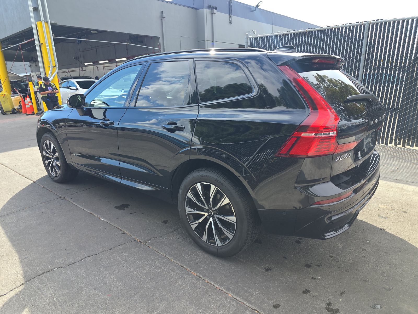 2025 Volvo XC60 B5 Plus AWD