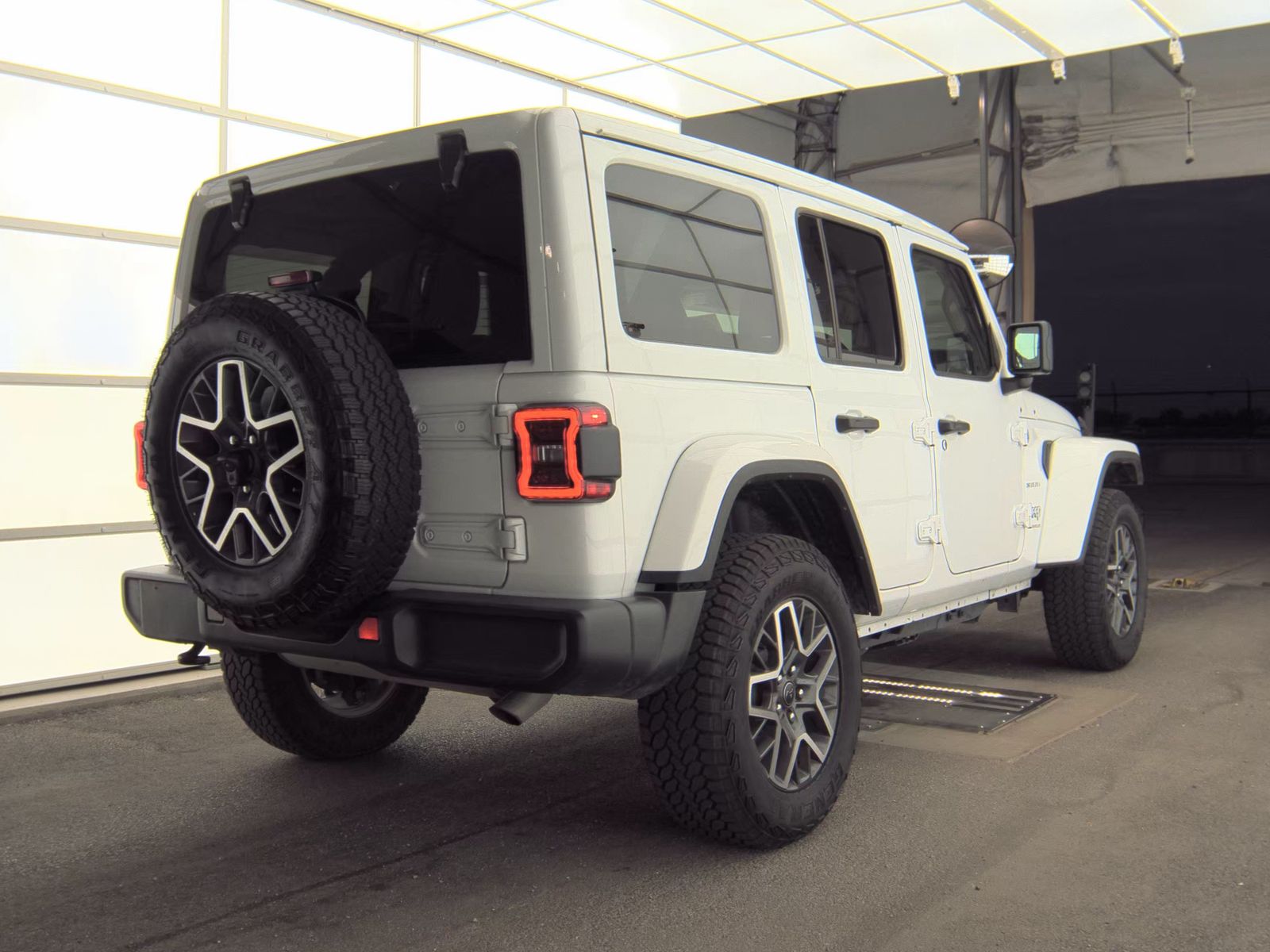 2024 Jeep Wrangler Sahara AWD