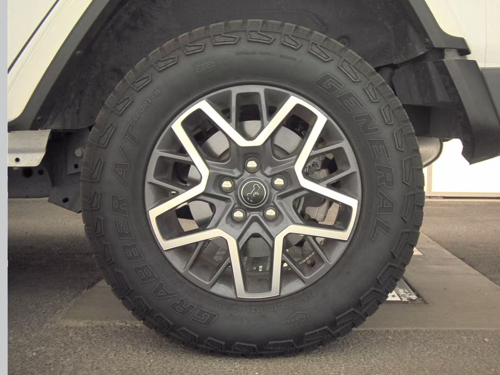 2024 Jeep Wrangler Sahara AWD