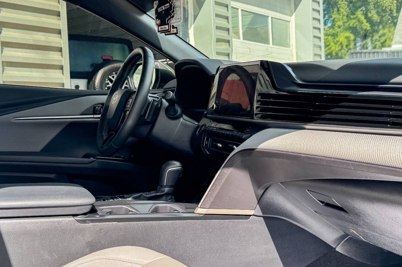 2025 Toyota Camry SE AWD