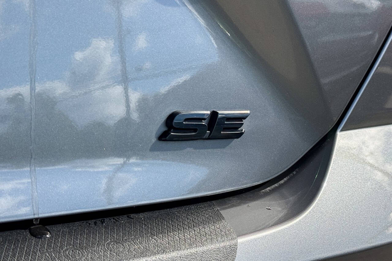 2025 Toyota Camry SE AWD