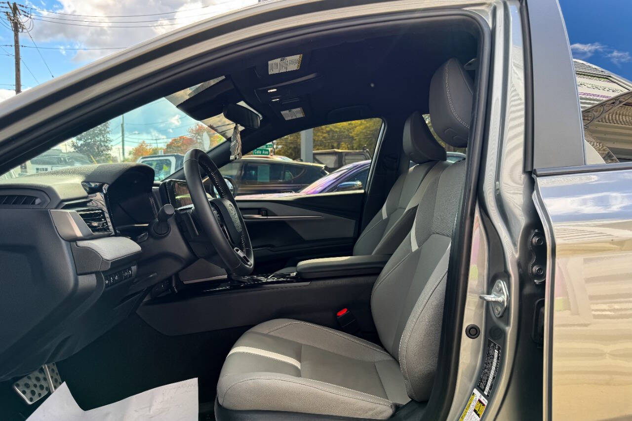 2025 Toyota Camry SE AWD