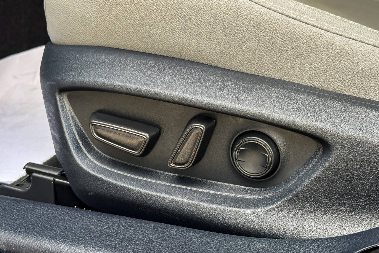 2025 Toyota Camry SE AWD