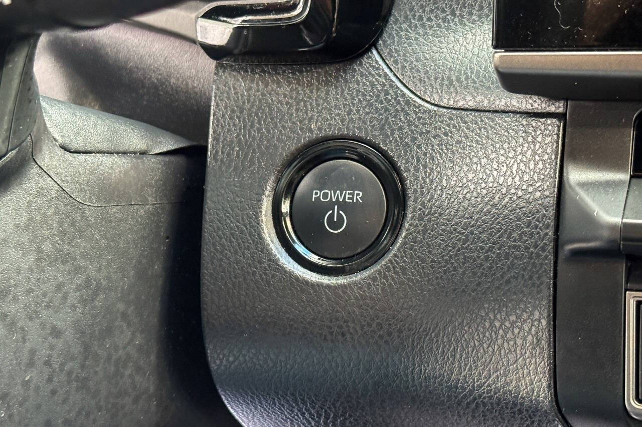 2025 Toyota Camry SE AWD