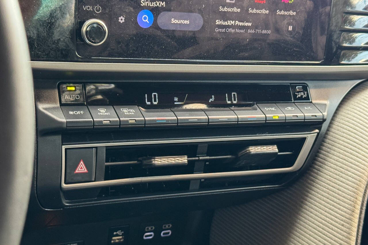 2025 Toyota Camry SE AWD