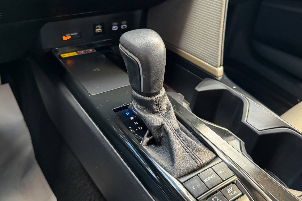 2025 Toyota Camry SE AWD