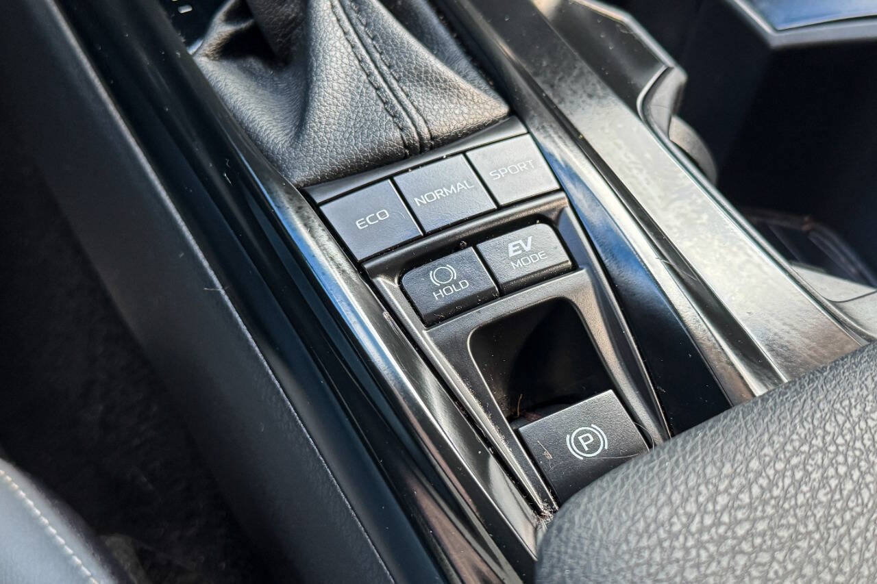 2025 Toyota Camry SE AWD