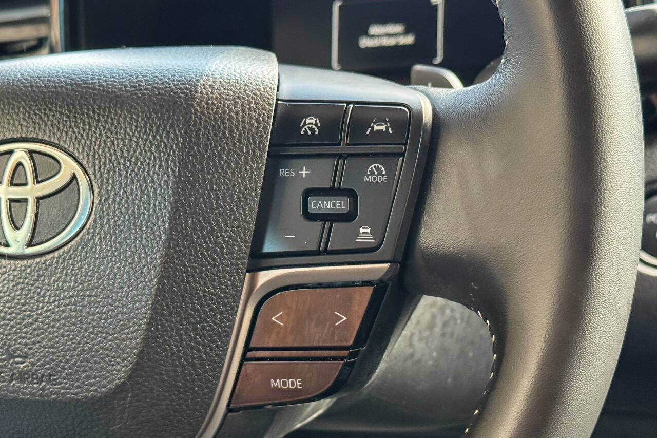 2025 Toyota Camry SE AWD