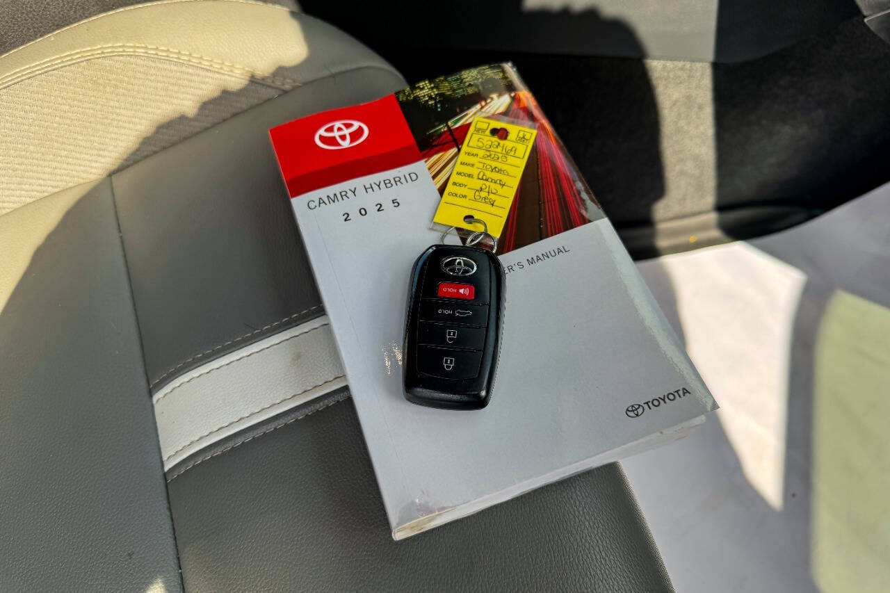 2025 Toyota Camry SE AWD