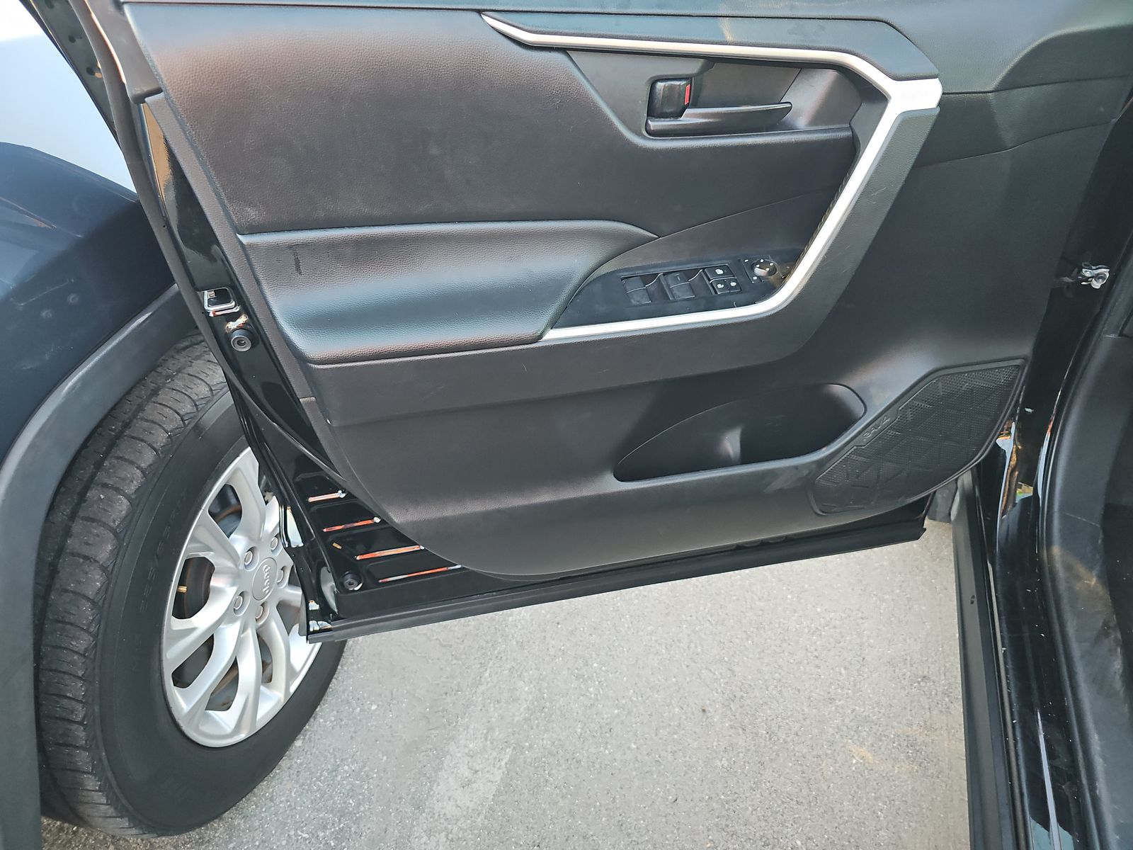 2023 Toyota RAV4 LE FWD