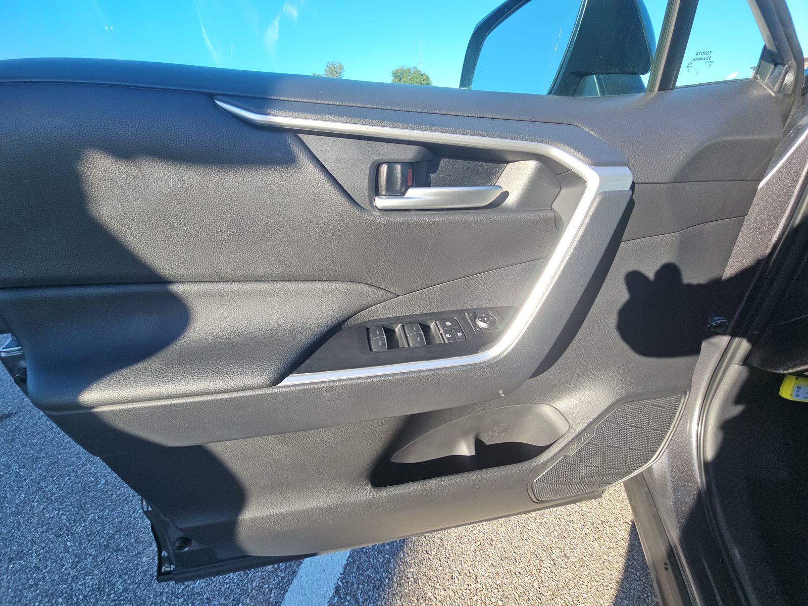 2025 Toyota RAV4 XLE FWD