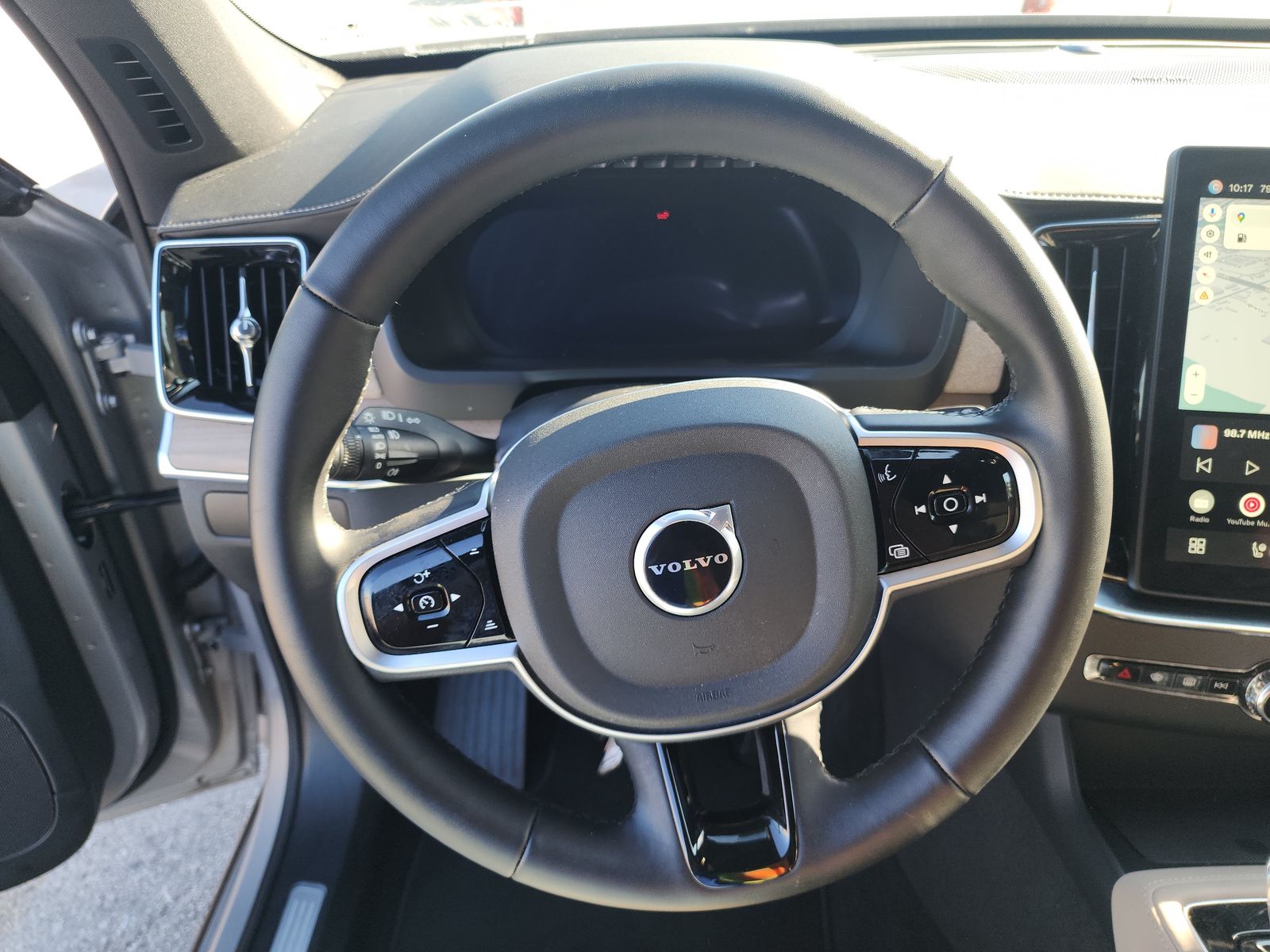 2025 Volvo XC90 B6 Plus AWD