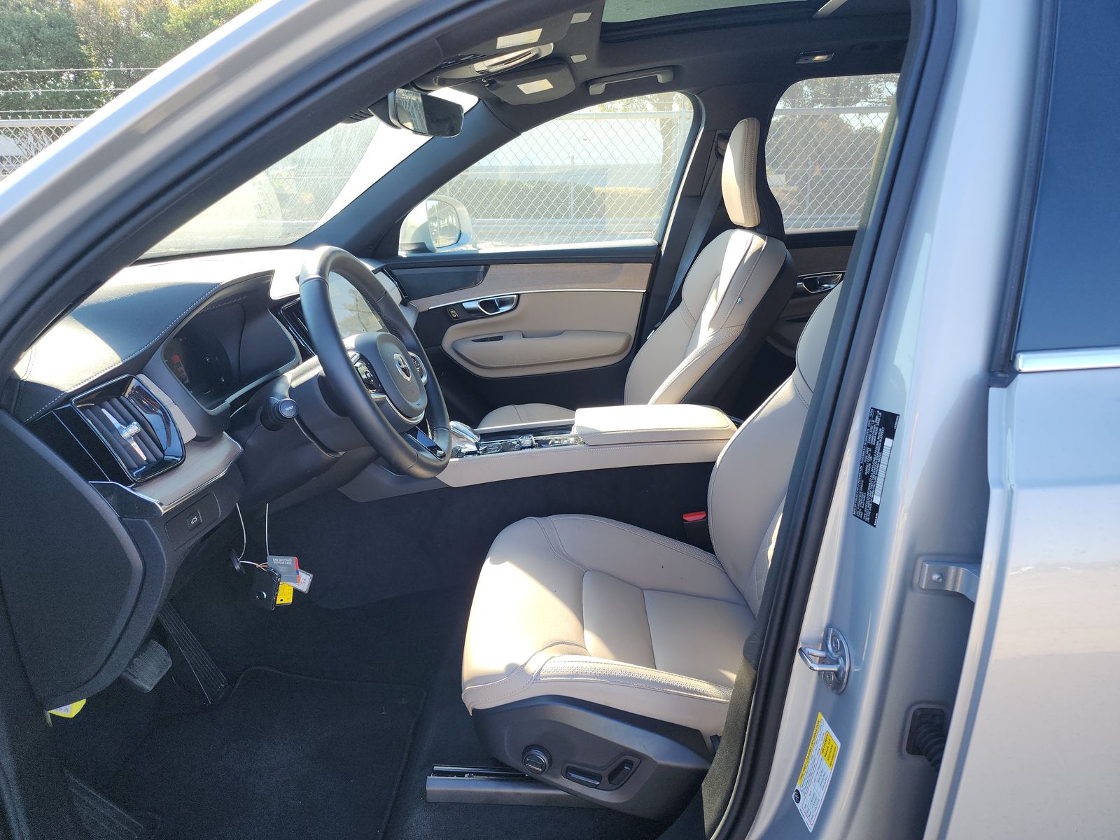 2025 Volvo XC90 B6 Plus AWD