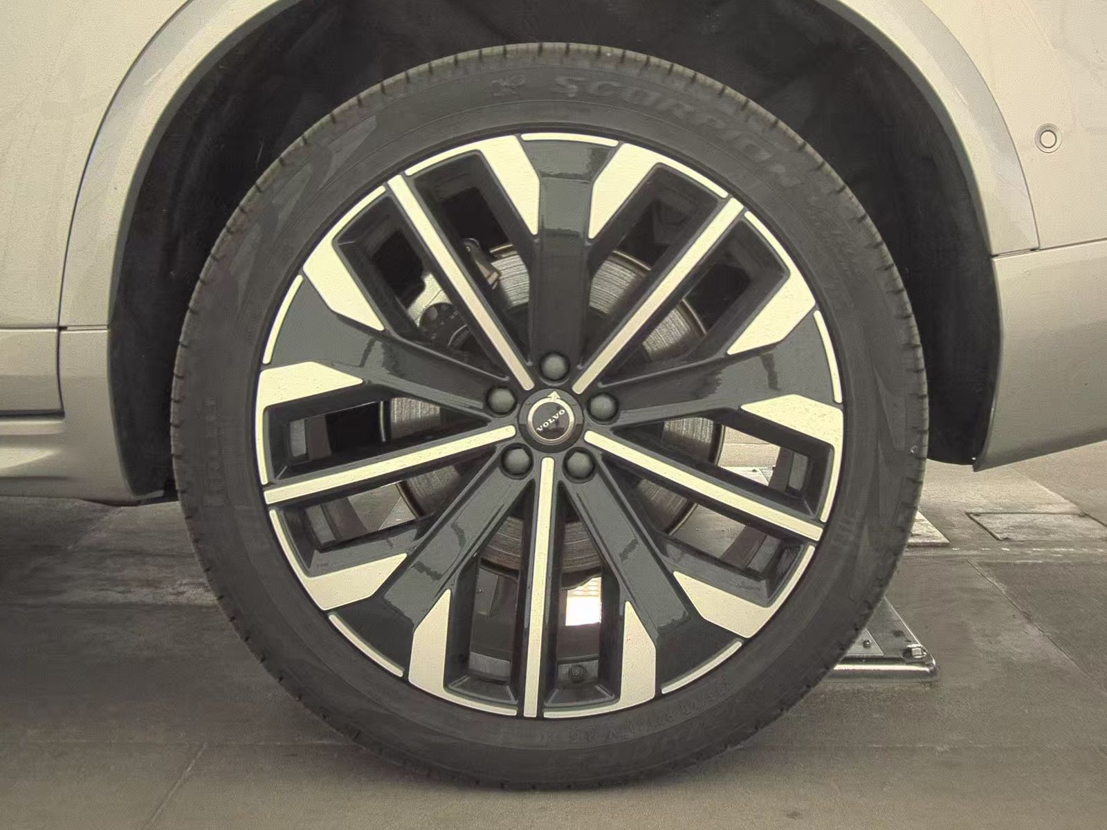 2025 Volvo XC90 B6 Plus AWD