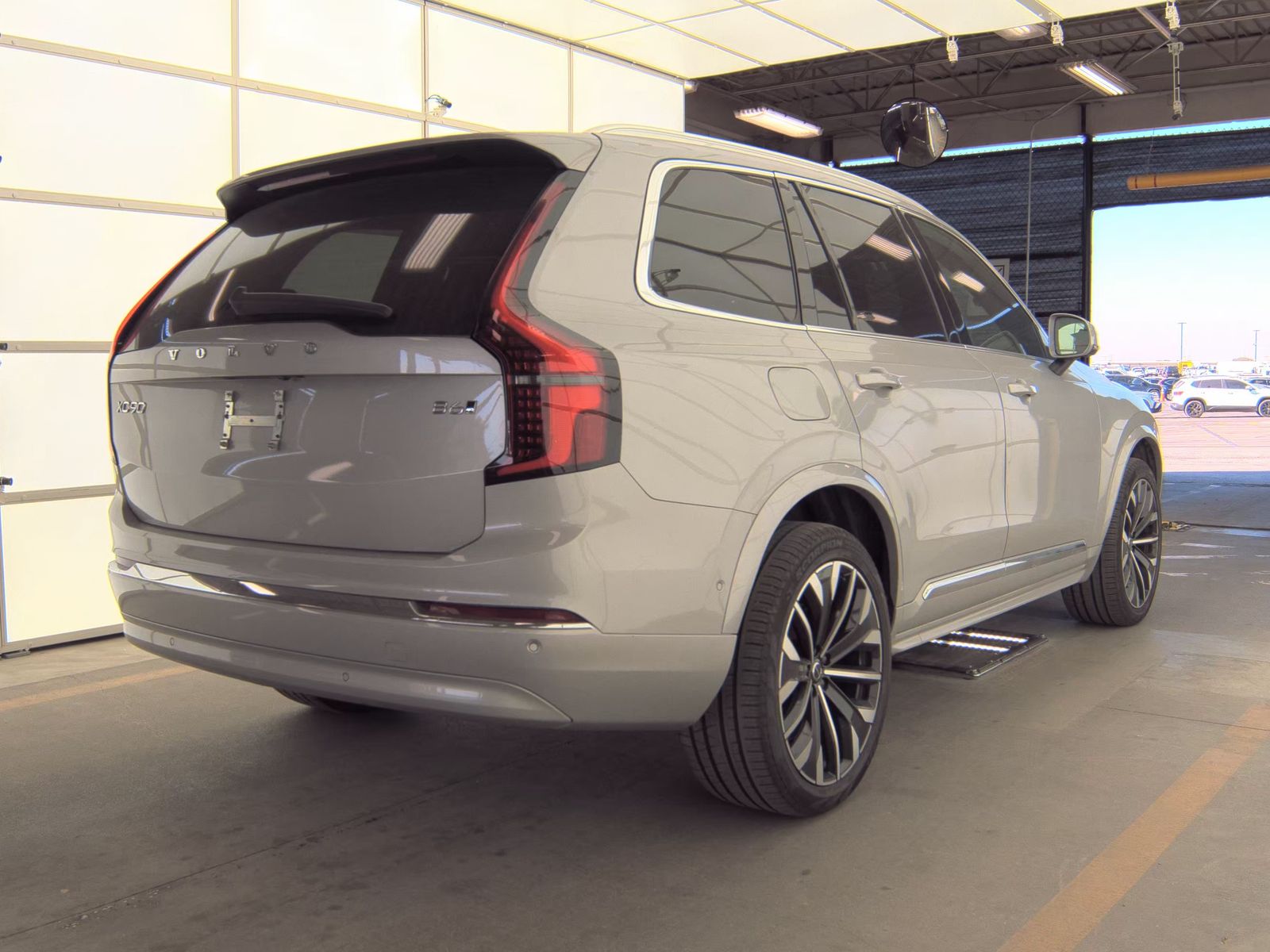2025 Volvo XC90 B6 Plus AWD