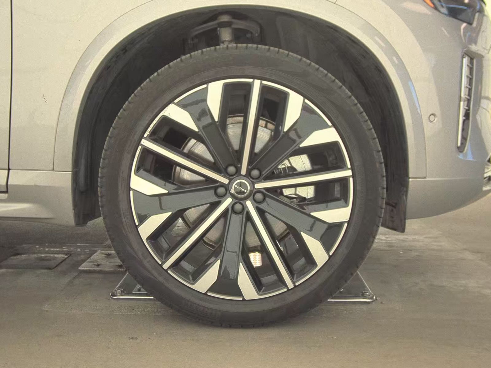 2025 Volvo XC90 B6 Plus AWD