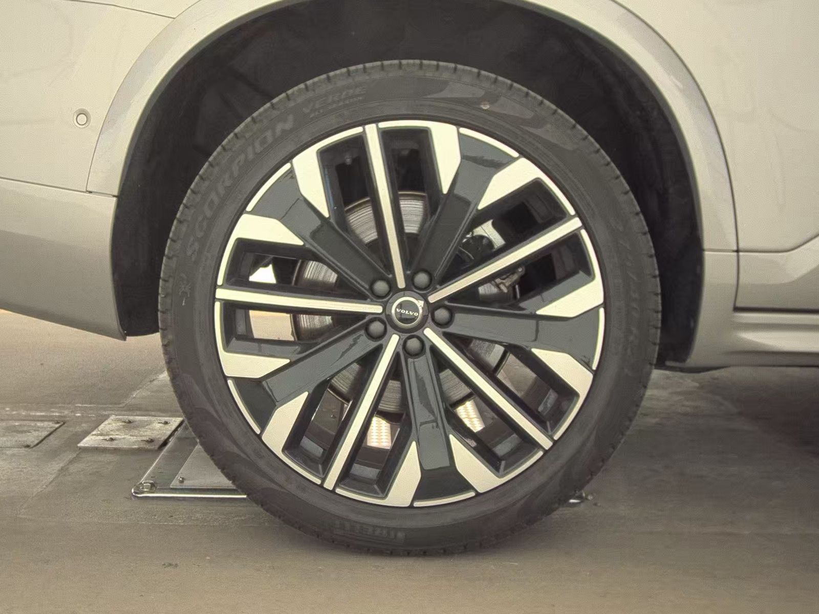 2025 Volvo XC90 B6 Plus AWD