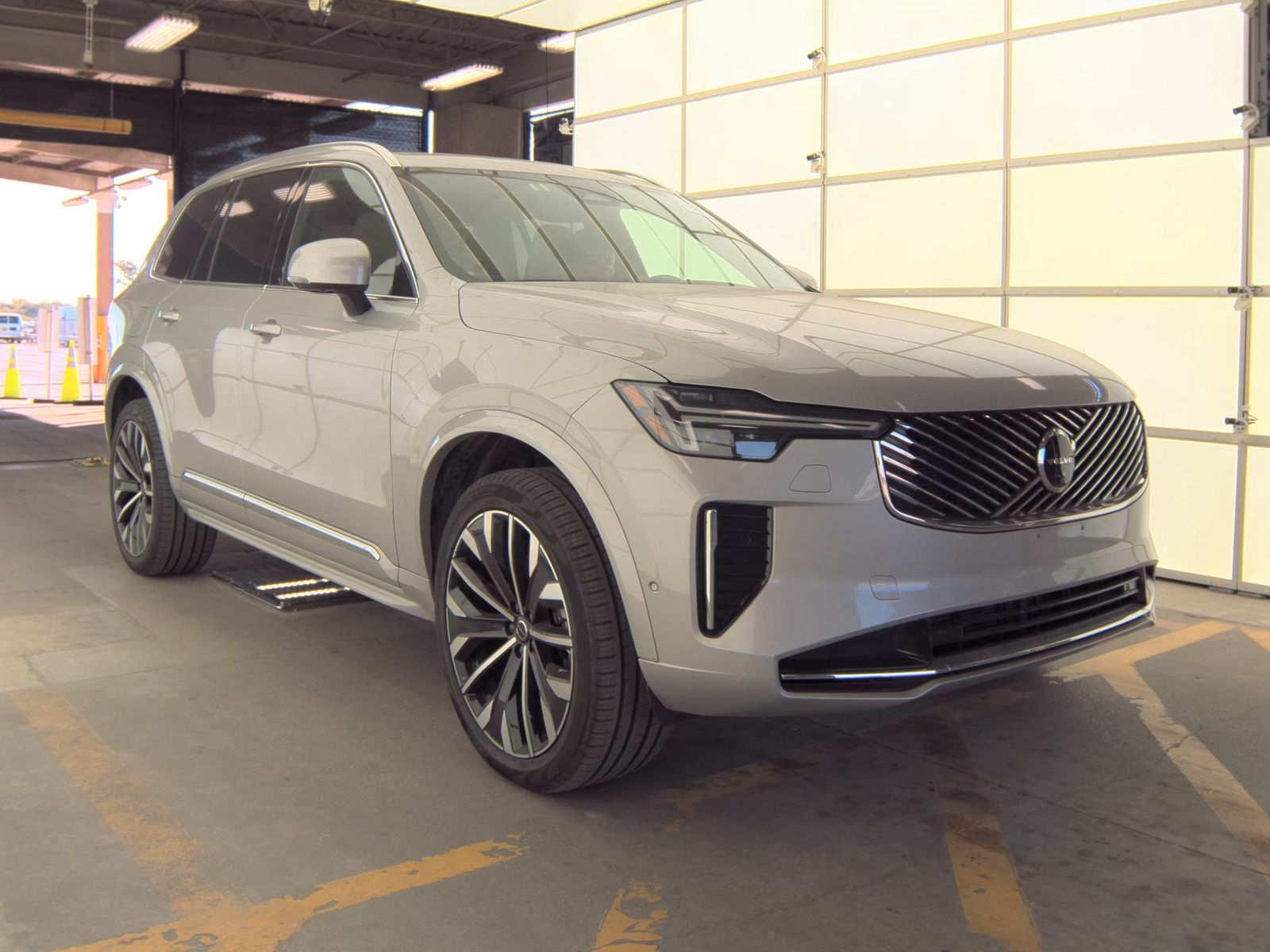 2025 Volvo XC90 B6 Plus AWD