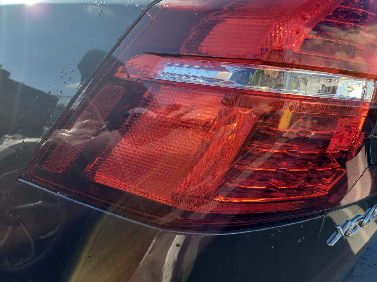 2022 Volvo XC60 B5 Momentum AWD