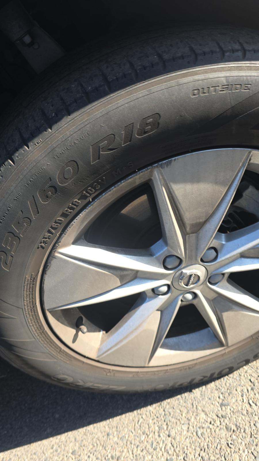 2022 Volvo XC60 B5 Momentum AWD