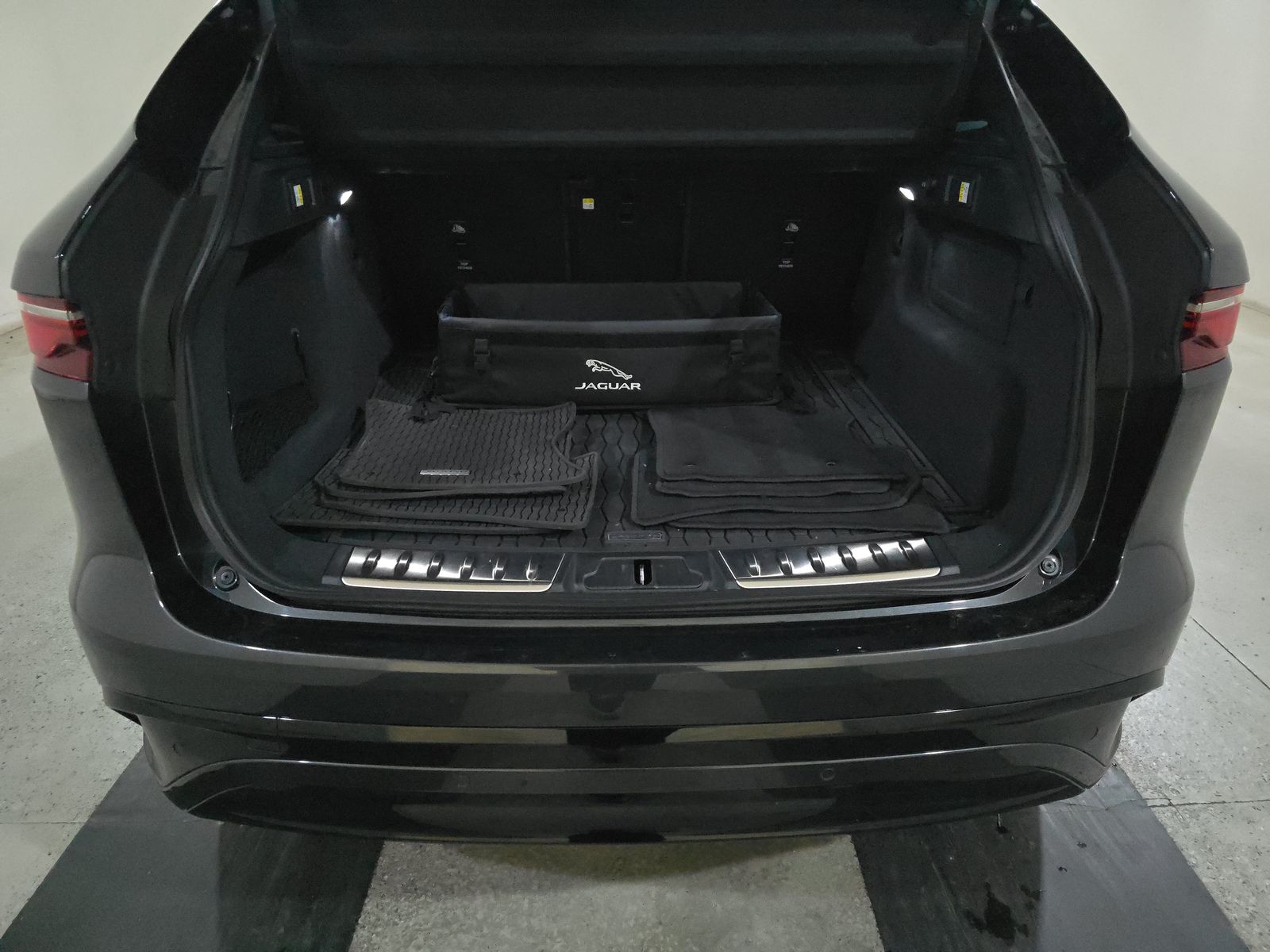 2024 Jaguar F-PACE P250 R-Dynamic S AWD