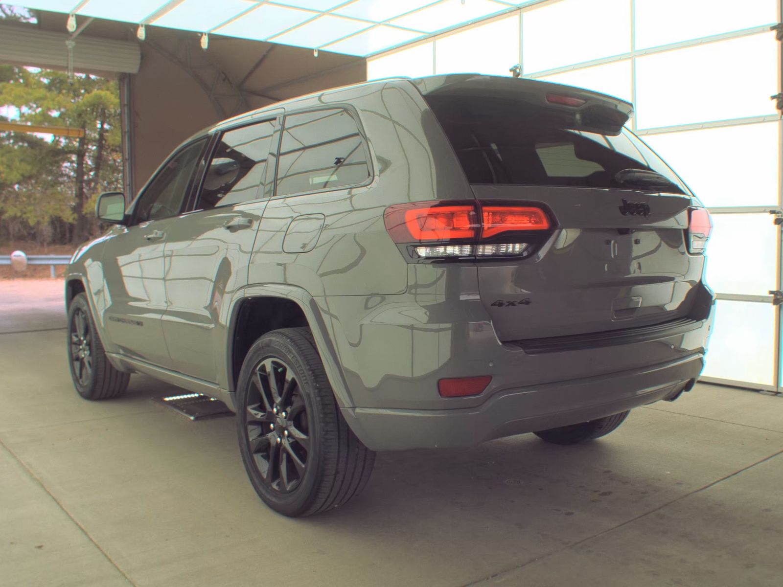 2022 Jeep Grand Cherokee Laredo X AWD