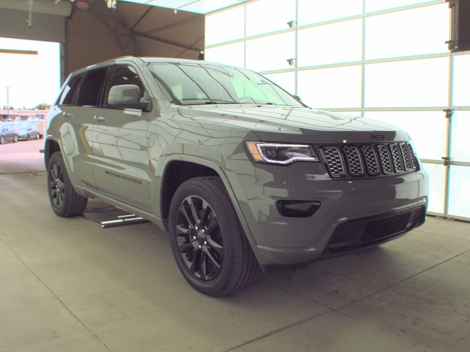 2022 Jeep Grand Cherokee Laredo X AWD