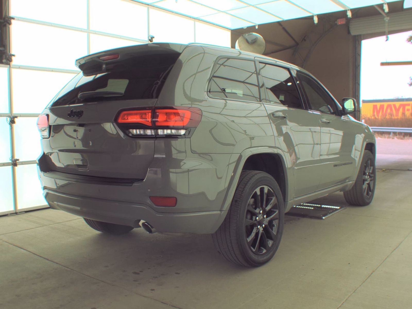 2022 Jeep Grand Cherokee Laredo X AWD