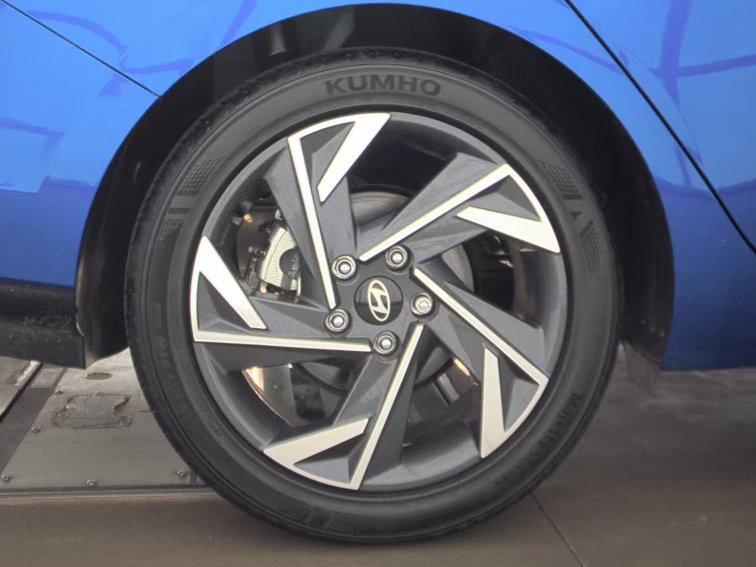 2024 Hyundai Elantra SEL FWD