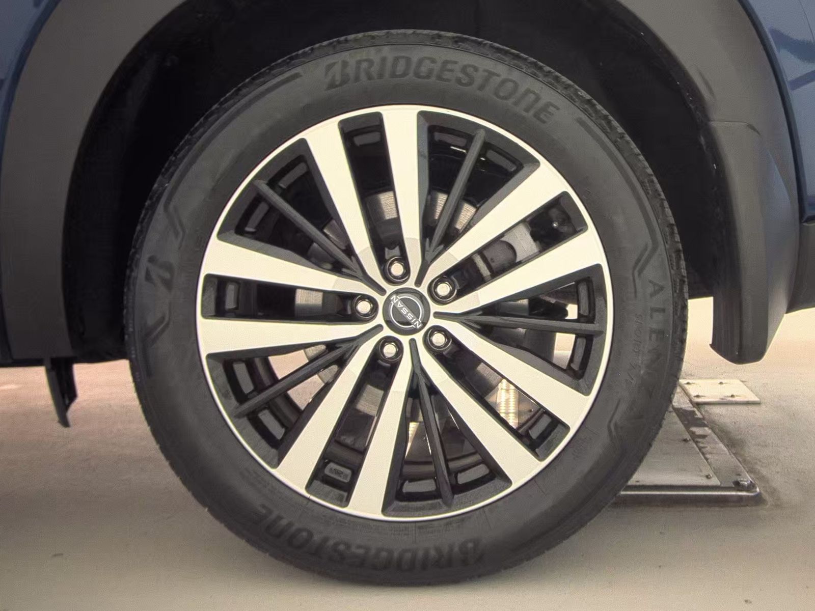 2023 Nissan Pathfinder Platinum AWD