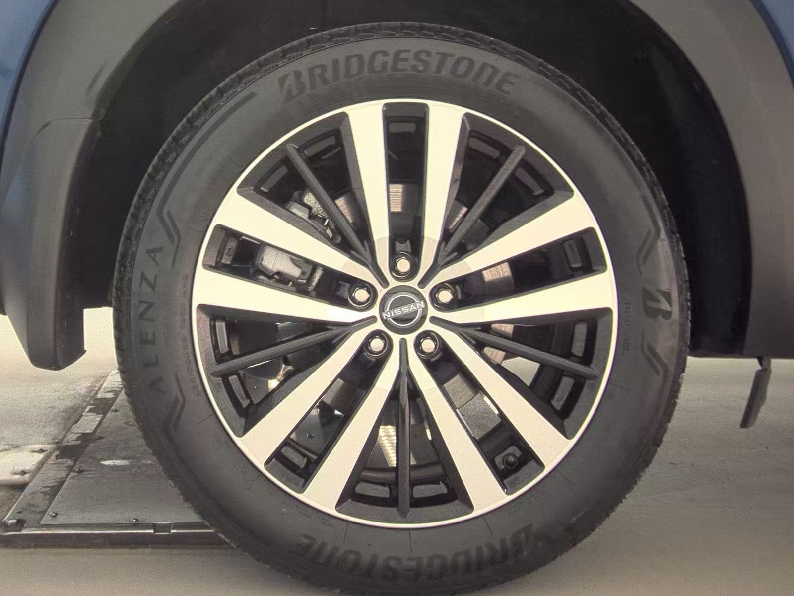 2023 Nissan Pathfinder Platinum AWD