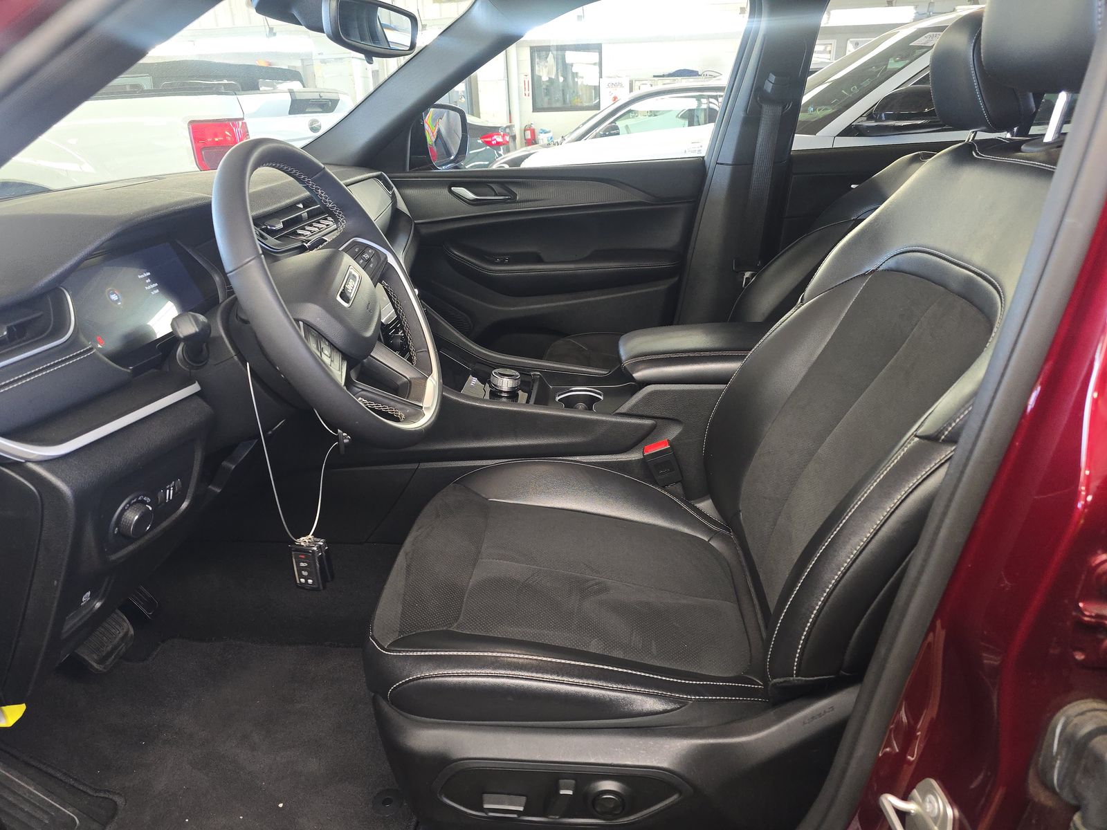 2024 Jeep Grand Cherokee Altitude AWD