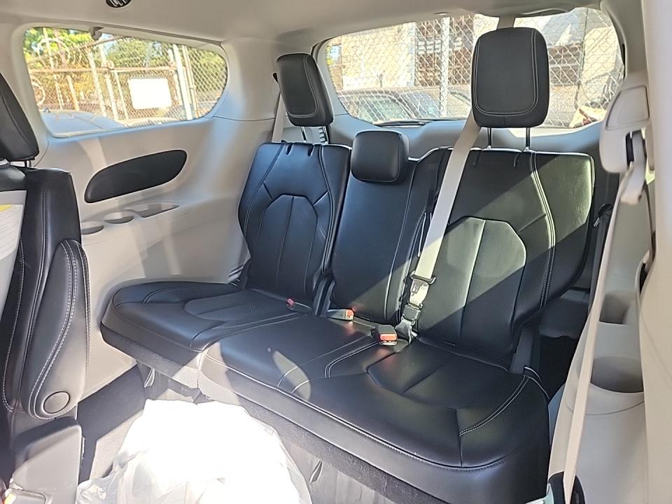 2023 Chrysler Pacifica Touring L FWD