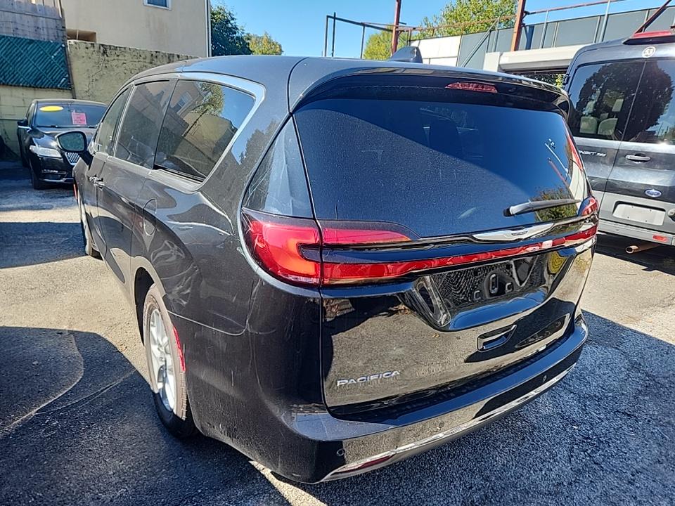 2023 Chrysler Pacifica Touring L FWD