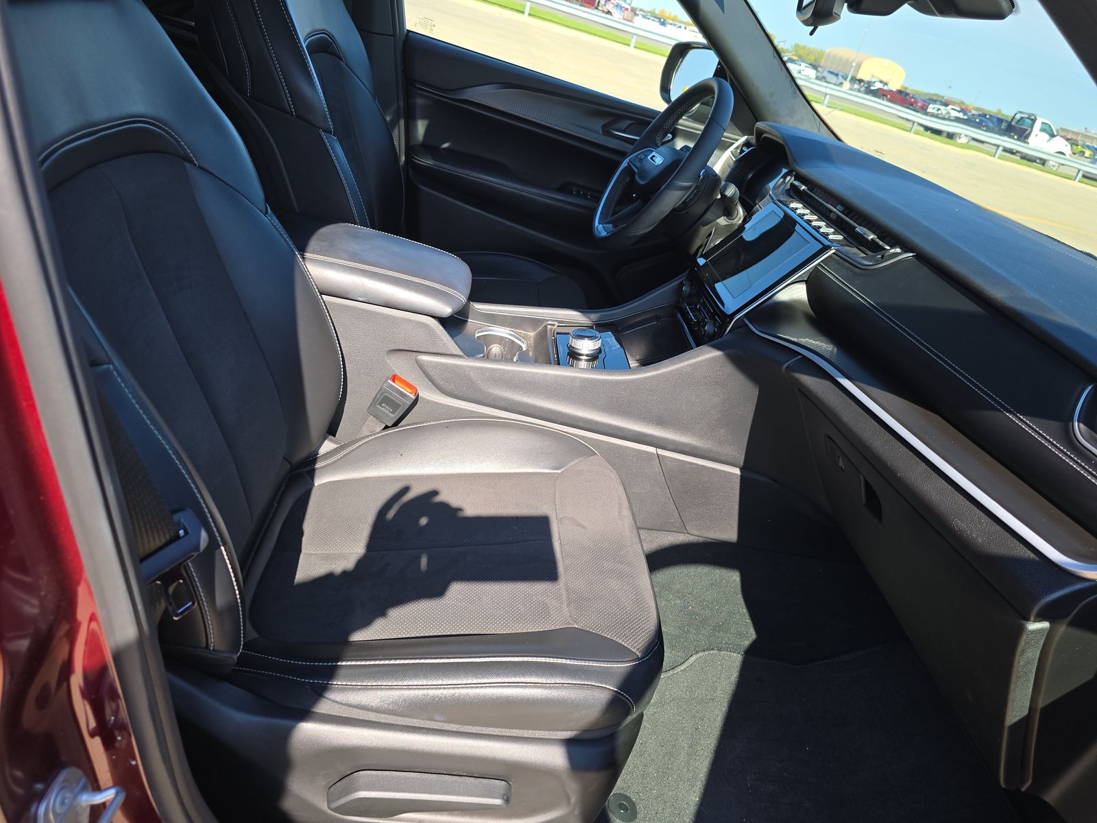 2024 Jeep Grand Cherokee Altitude AWD