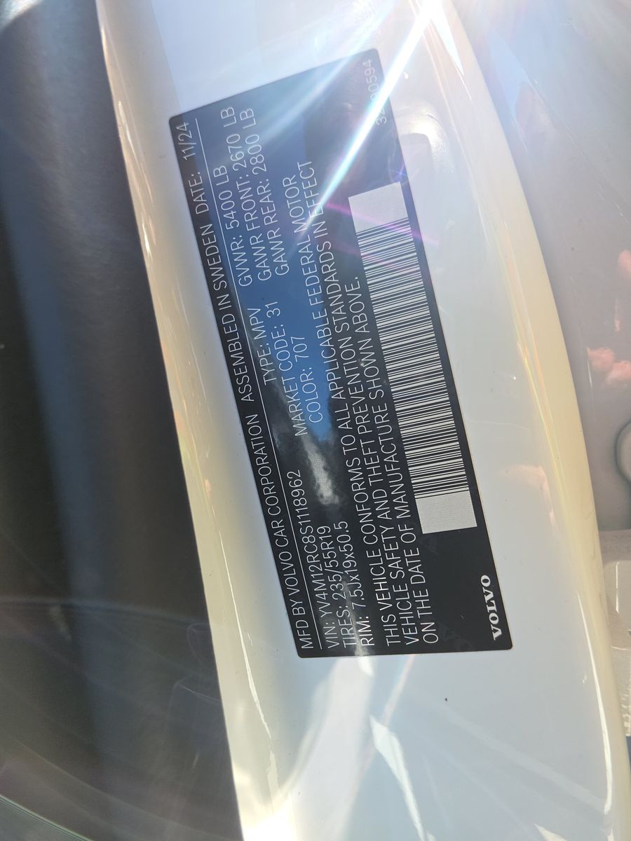 2025 Volvo XC60 B5 Plus AWD