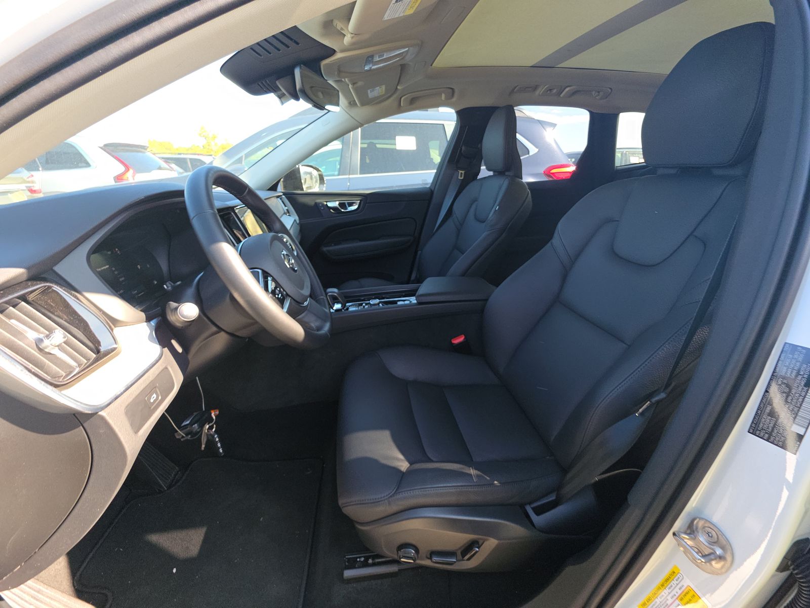 2025 Volvo XC60 B5 Plus AWD