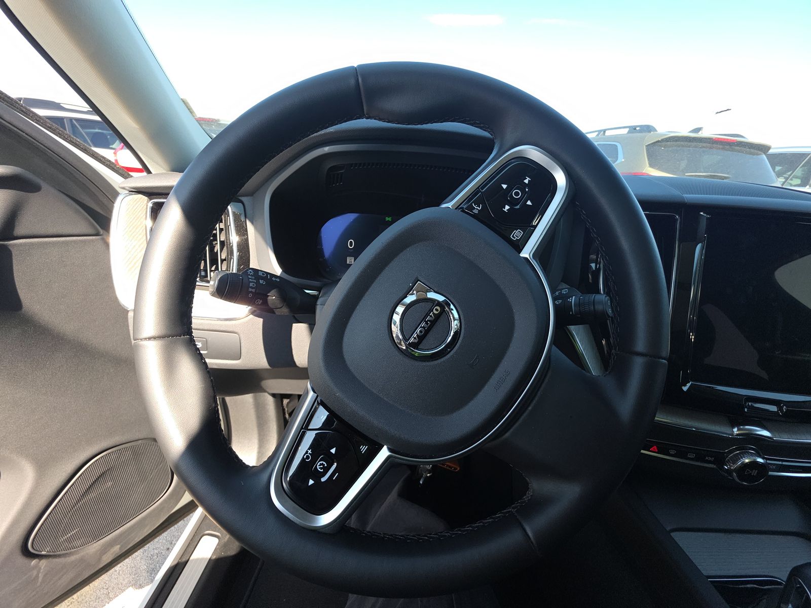 2025 Volvo XC60 B5 Plus AWD