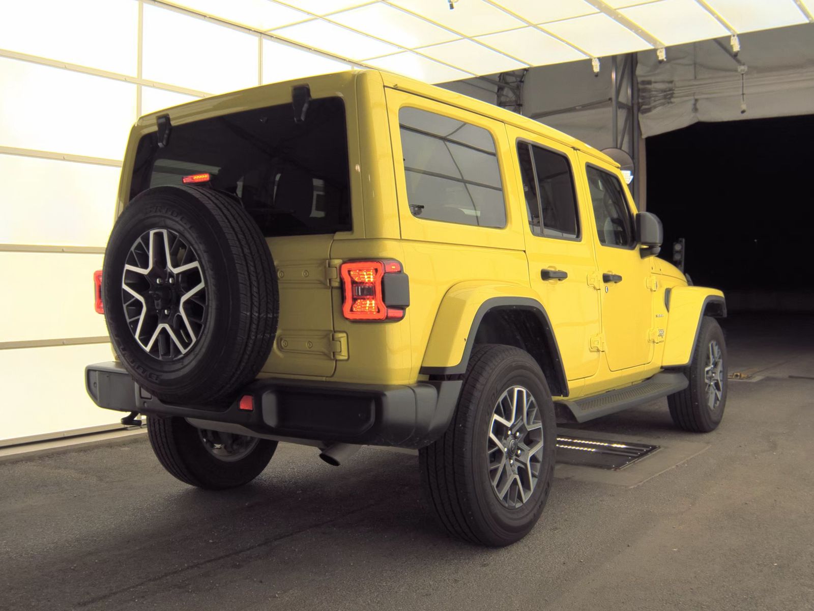 2024 Jeep Wrangler Sahara AWD