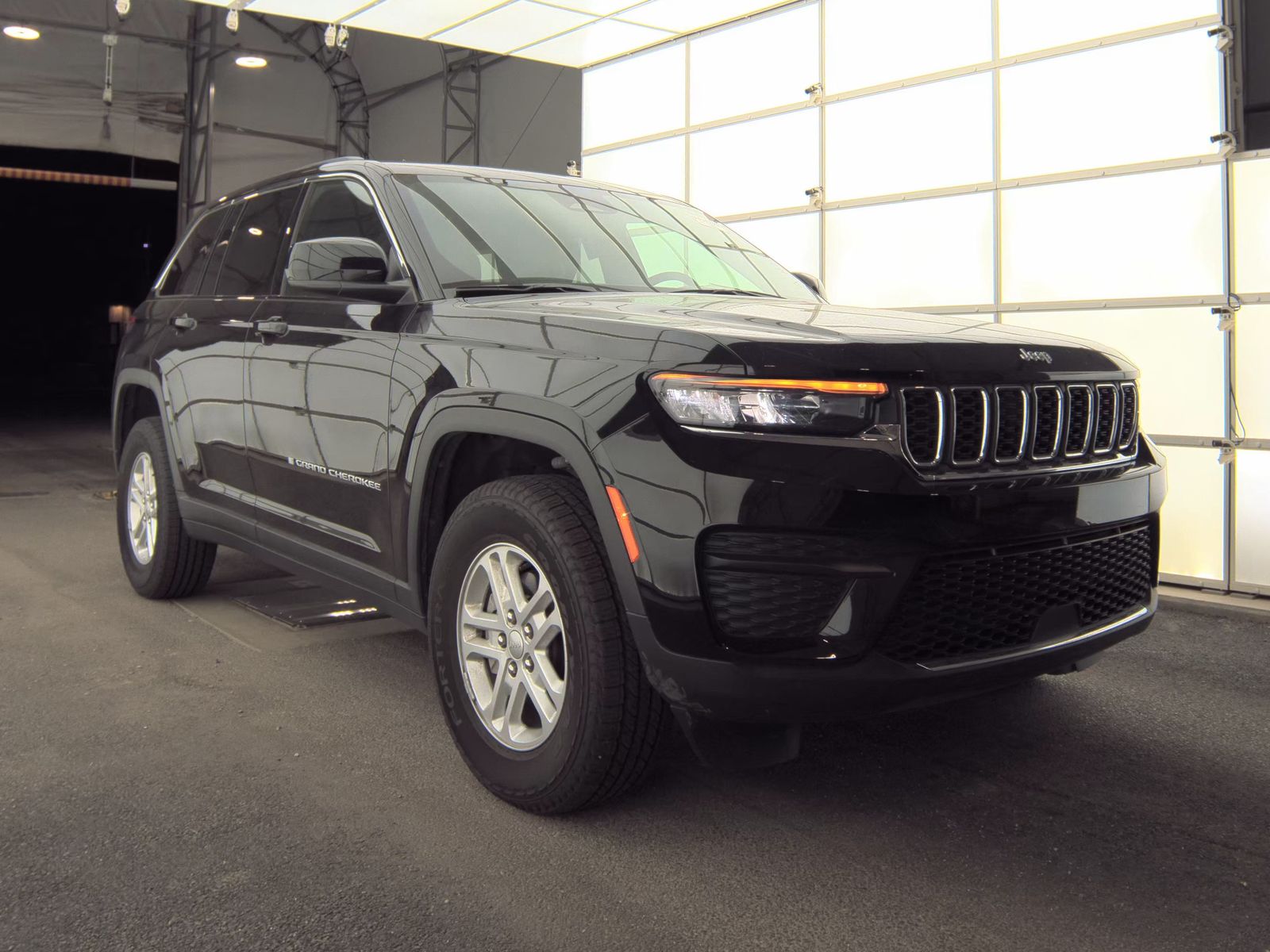 2025 Jeep Grand Cherokee Laredo AWD