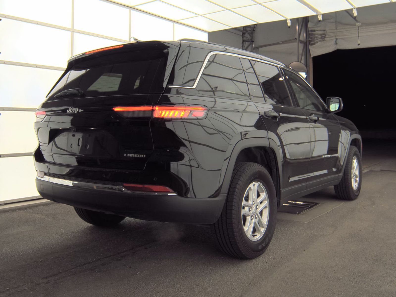 2025 Jeep Grand Cherokee Laredo AWD
