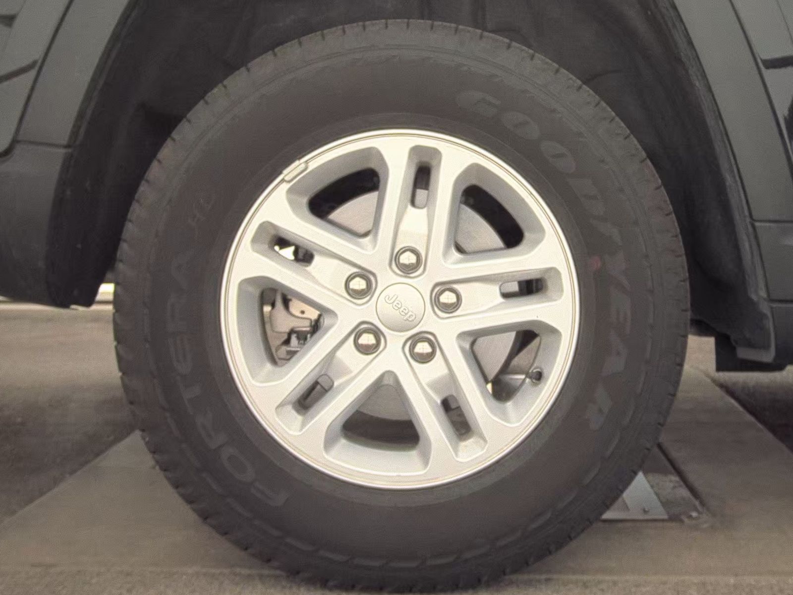 2025 Jeep Grand Cherokee Laredo AWD