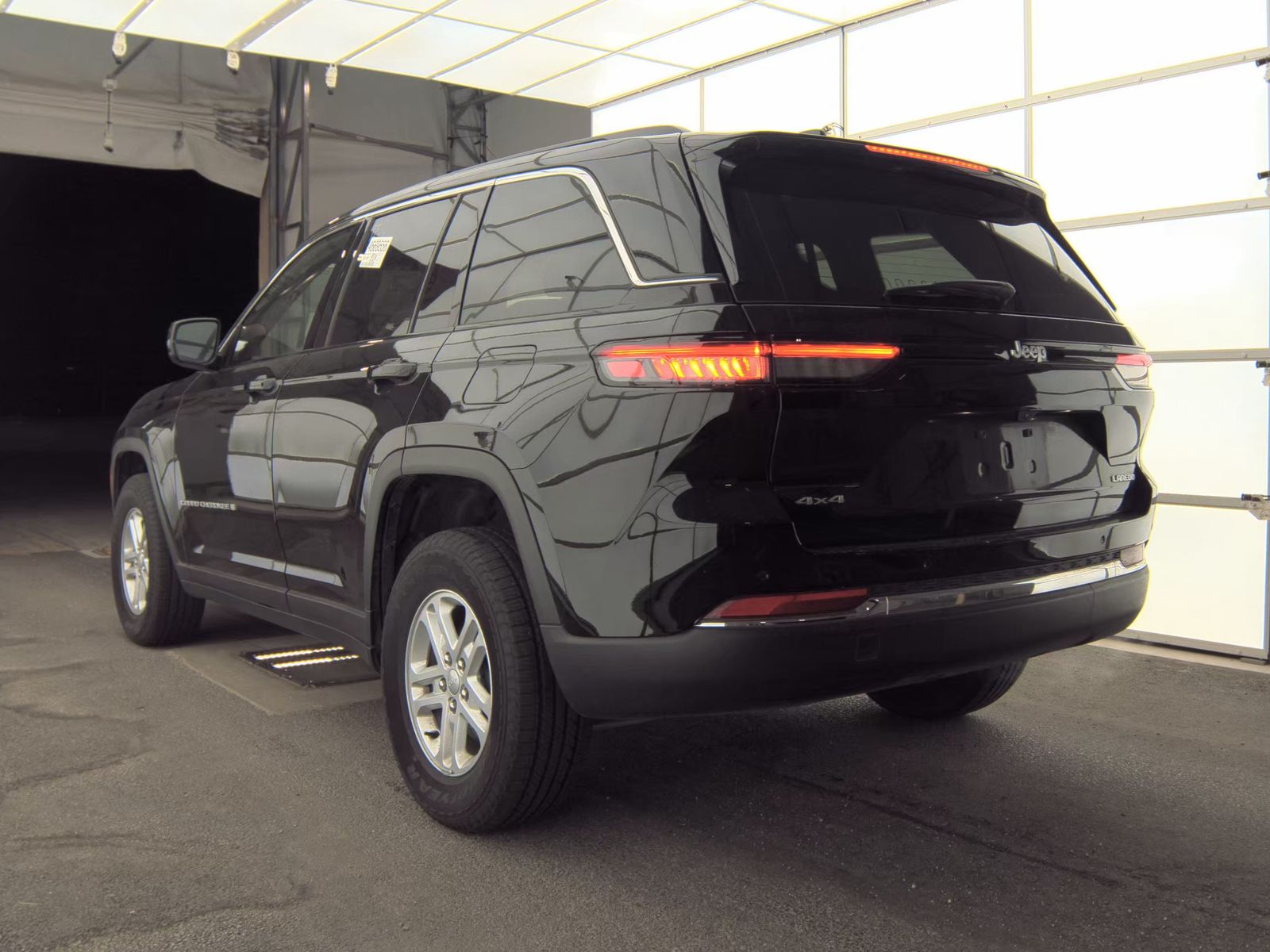 2025 Jeep Grand Cherokee Laredo AWD