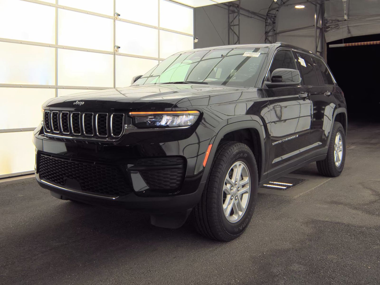 2025 Jeep Grand Cherokee Laredo AWD