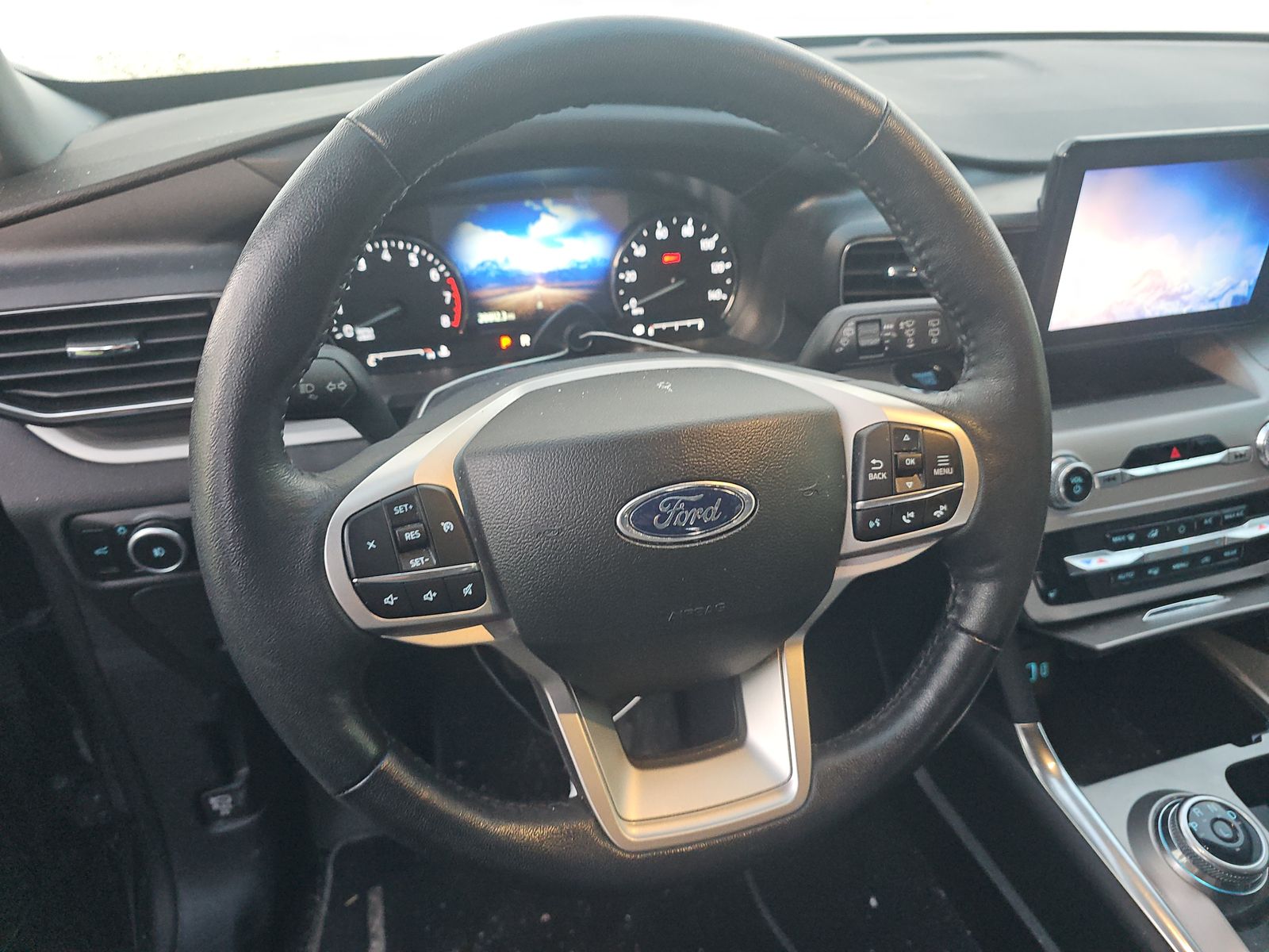 2023 Ford Explorer XLT AWD