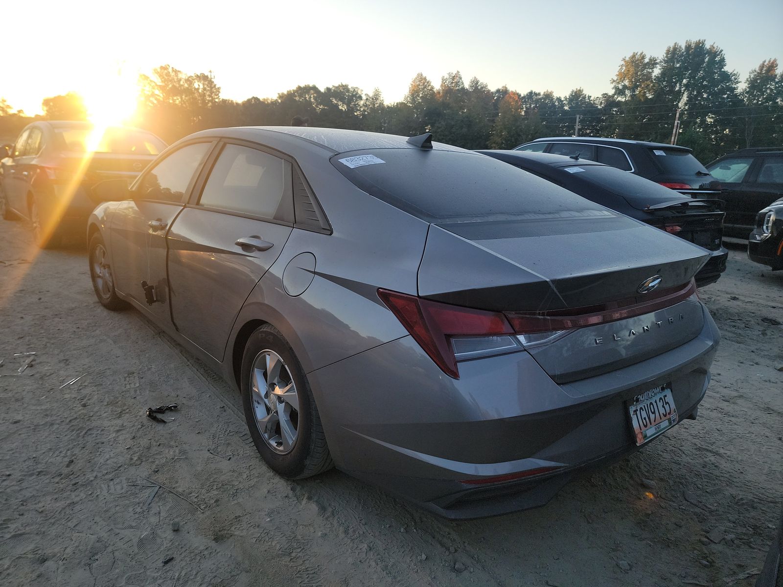 2022 Hyundai Elantra SE FWD