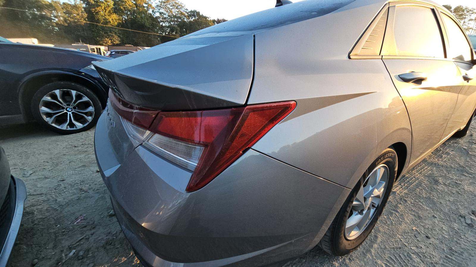 2022 Hyundai Elantra SE FWD