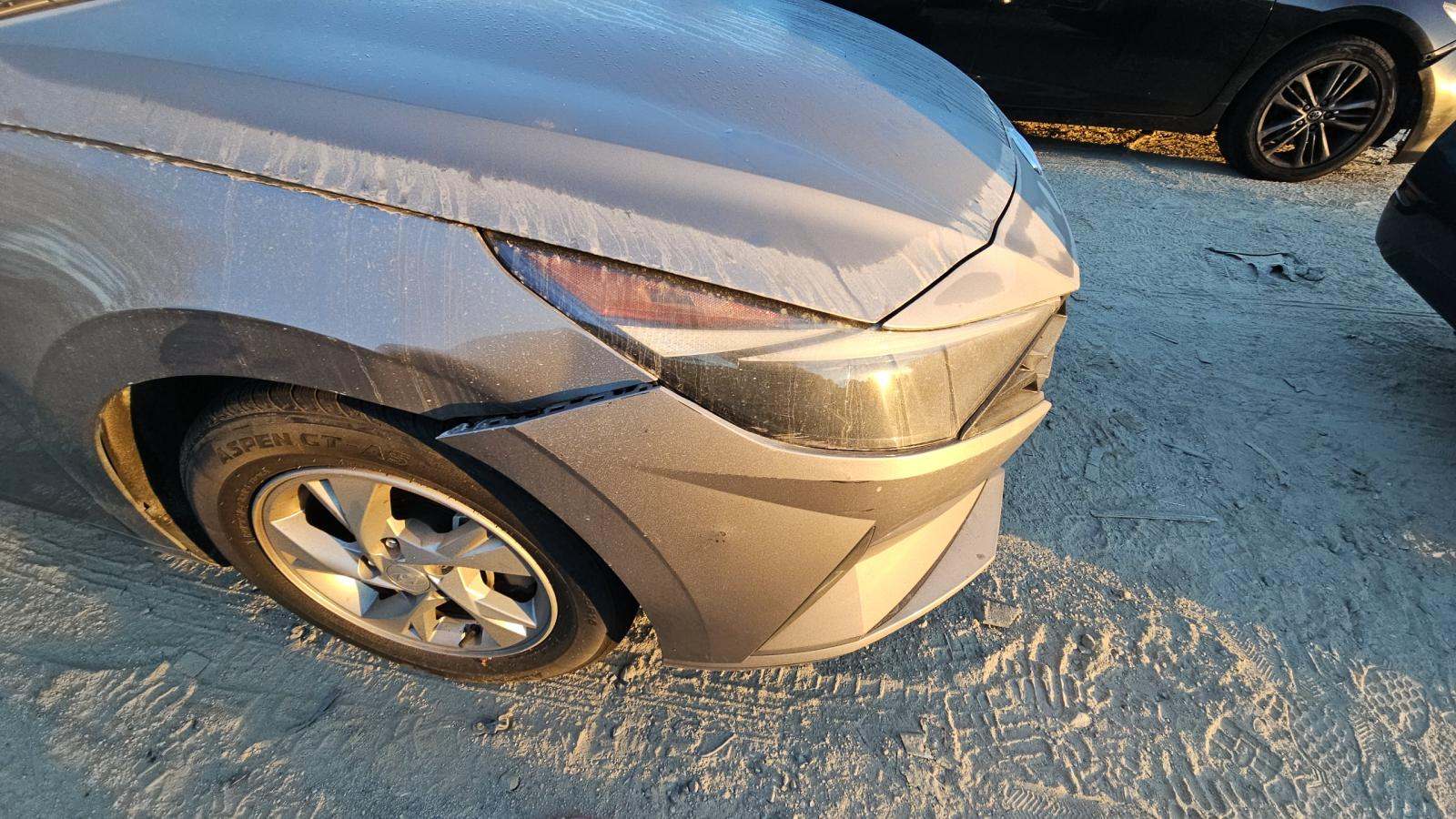 2022 Hyundai Elantra SE FWD