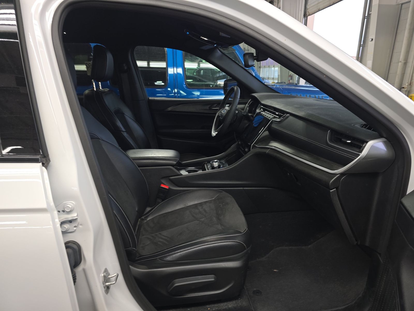 2024 Jeep Grand Cherokee Altitude AWD